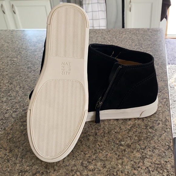 NEVER WORN Size 8 naturalizer zip up shoe - Picture 3 of 3